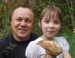 Учні районної дитячої художньої школи беруть участь у флешмобі до Дня батька