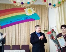 Листом подяки Луганської облдержадміністрації відзначена Людмила Одіяненко.