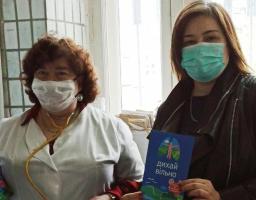 Громадська організація «Соціальні ініціативи з охорони праці та здоров’я» передала до Кремінської лікарні сумку – холодильник