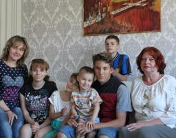 Заступник голови РДА Лариса Махура разом із представниками служби у справах дітей відвідали прийомні сім’ї та дитячий будинок сімейного типу