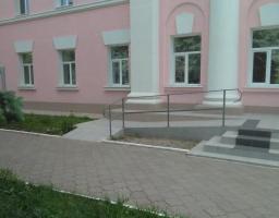 Створення безперешкодного доступу осіб з обмеженими фізичними можливостями до об’єктів соціального захисту та приміщень органів  влади знаходиться на контролі Кремінської райдержадміністрації